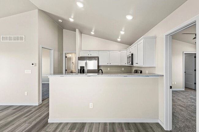 Building Photo - Beautiful Spacious Newly Built Townhome