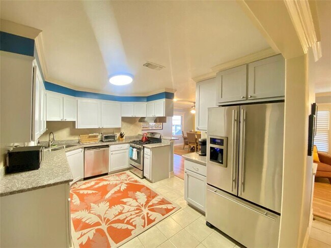 Building Photo - 1311 Milam Dr
