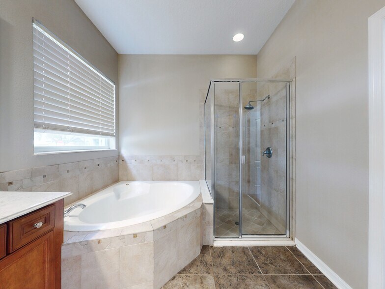 Building Photo - 610 Victoria Hills Dr