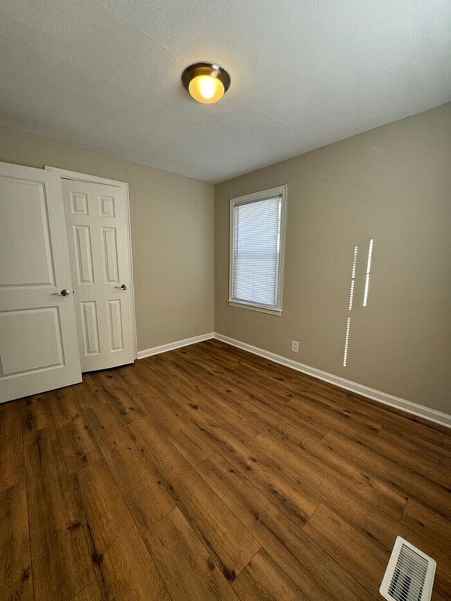 Building Photo - Available Now - 2552_RENWOOD
