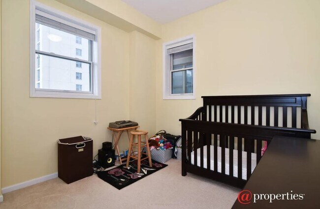 Building Photo - 828 W Grace St