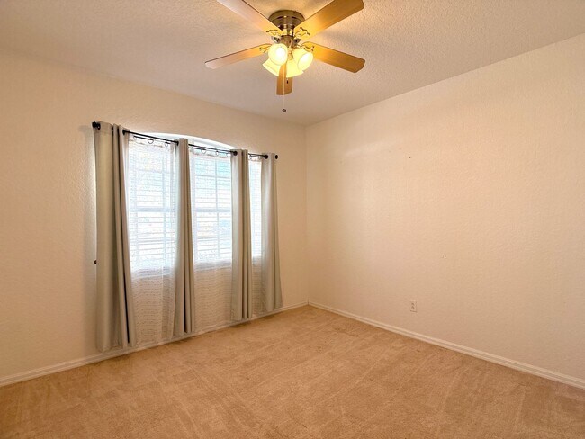 Building Photo - 1131 N Hampton Dr