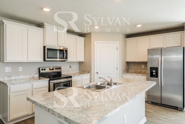 Building Photo - Move-in ready for new residents!