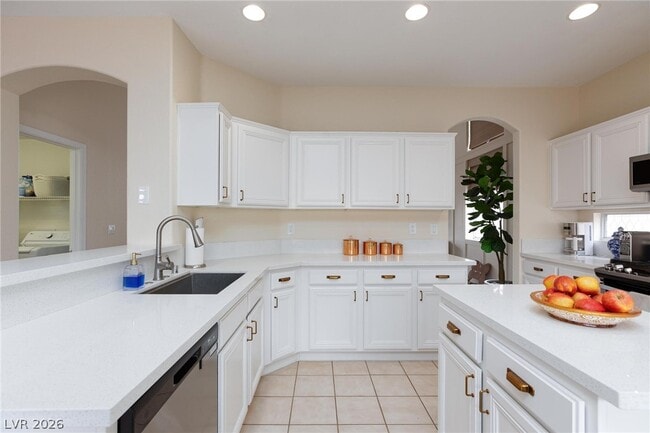 Building Photo - 8204 Burgesshill Ave