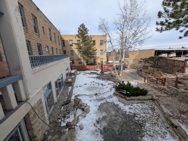 Building Photo - 1000 Fountain Terrace Dr