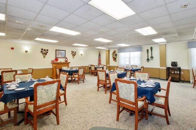 Building Photo - 565 Albany Ave