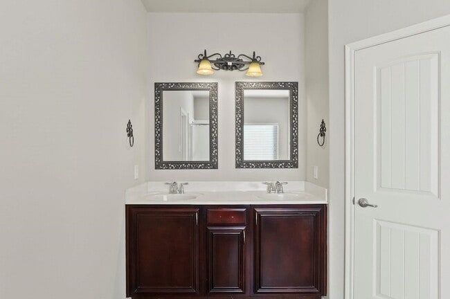 Building Photo - 9617 Tipperary Dr
