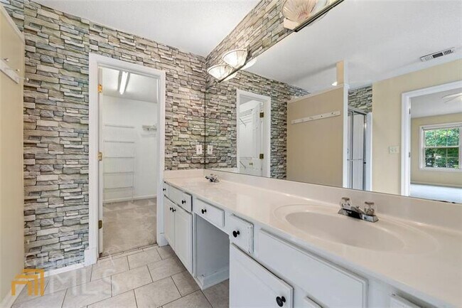 Building Photo - 3492 Chastain Glen Ln NE