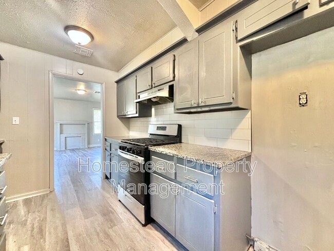 Building Photo - 1200 SW 28th St