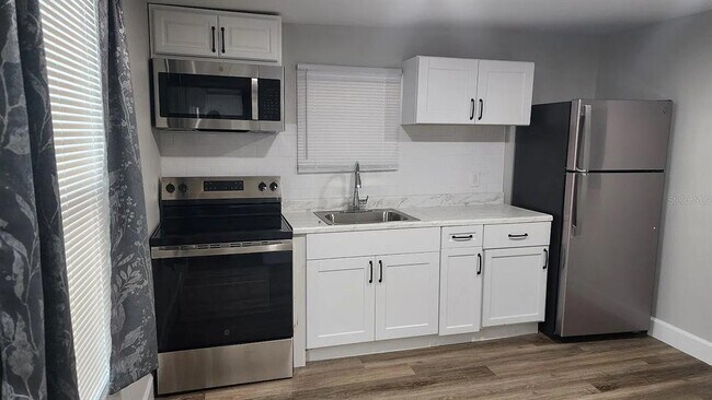 Building Photo - 837 Ethyl St