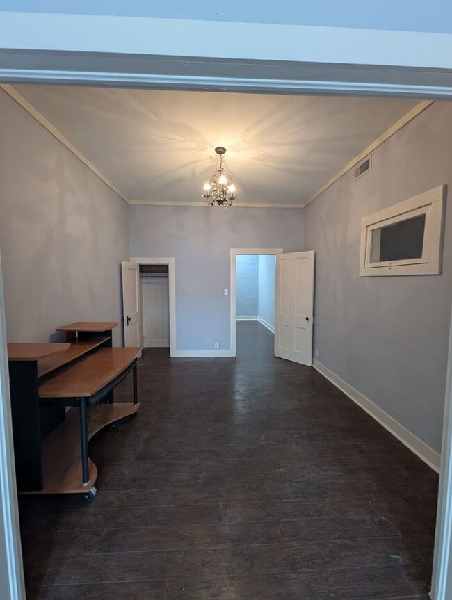 Building Photo - 409 Main St