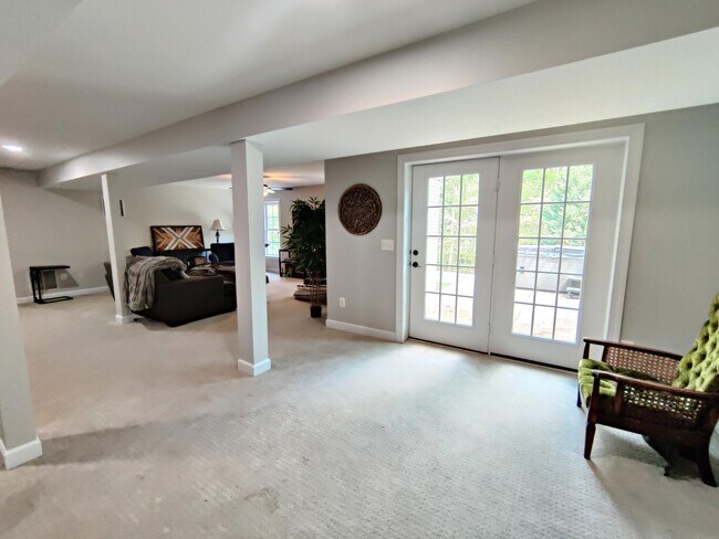 Building Photo - 7500 Tahoe Ct