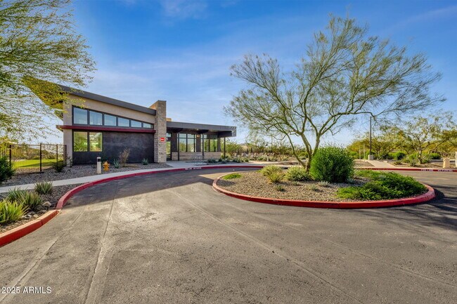 Building Photo - 5823 E Rose Garden Ln