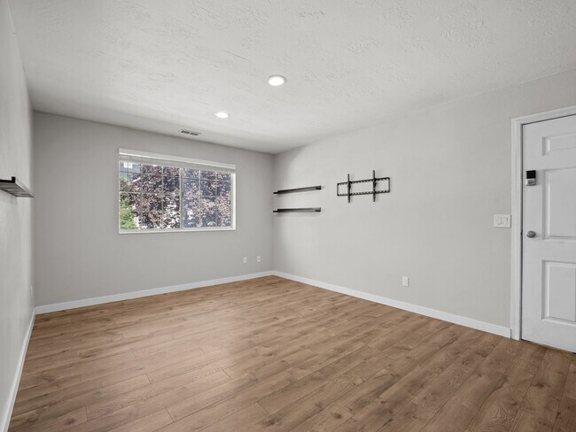 Building Photo - 100 E 600 S