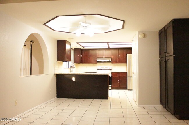 Building Photo - 450 E Barbara Dr
