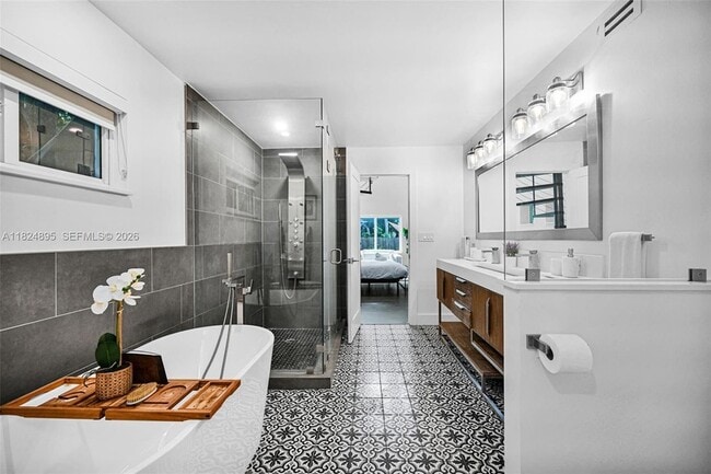 Building Photo - 150 NE 50th St