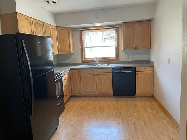 Building Photo - 326 S 54th St