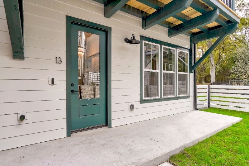 Building Photo - 3809 Valley View Rd