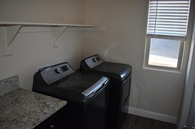 Building Photo - 2406 Gabriel Dr