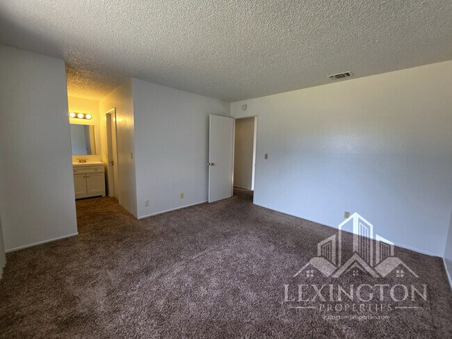 Building Photo - Charming 3BD, 1BA, Home with Modern Upgrades in Antelope, CA