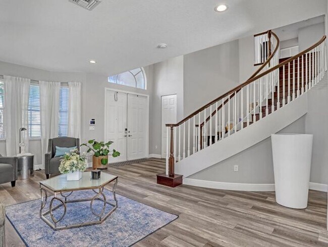 Building Photo - 2227 Ridgewood Cir