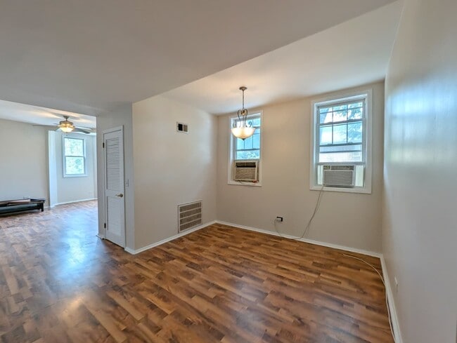 Building Photo - 1825 N Kedzie Ave