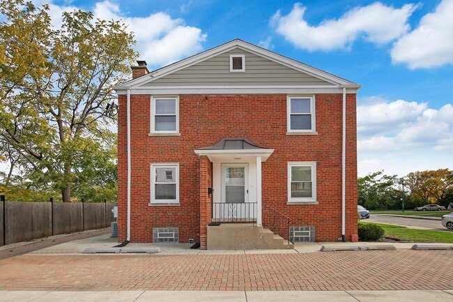 Building Photo - 5068 N Parkside Ave