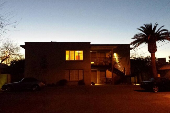 Building Photo - 2413 N Loretta Dr