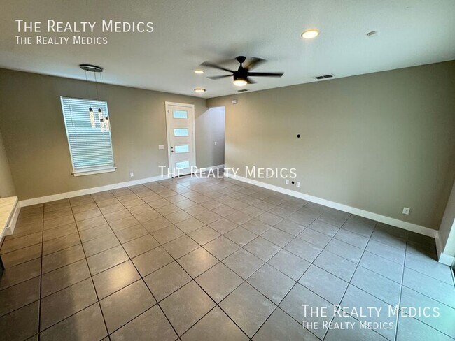 Building Photo - 12 Zinnia Ln