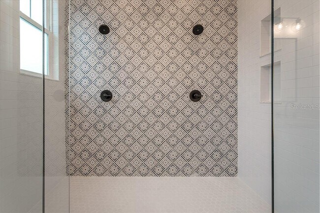 Building Photo - 1408 E Curtis St