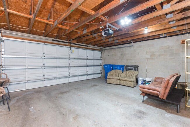 Building Photo - 10020 Tate Ln