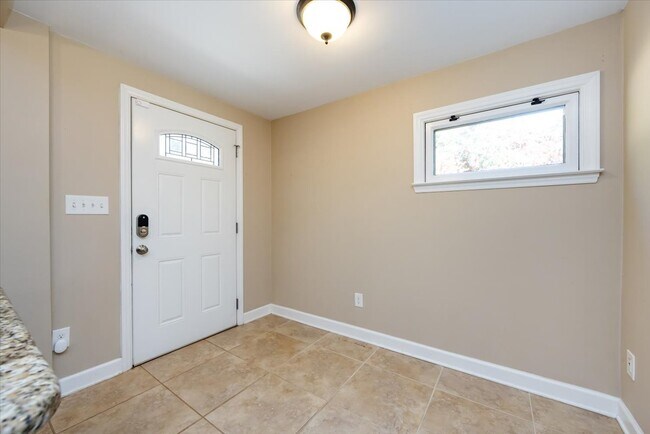 Building Photo - 5400 Farmbrook Dr