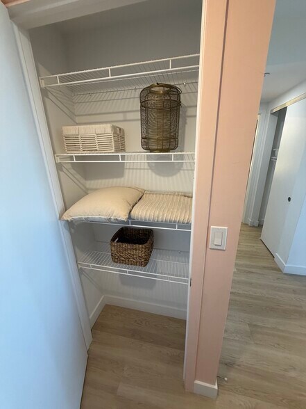 Building Photo - 342 NE 35th St