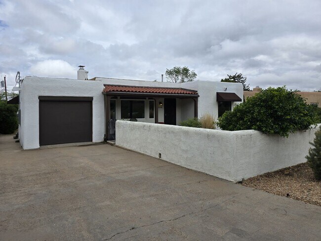 Building Photo - 1304 Galisteo Pkwy