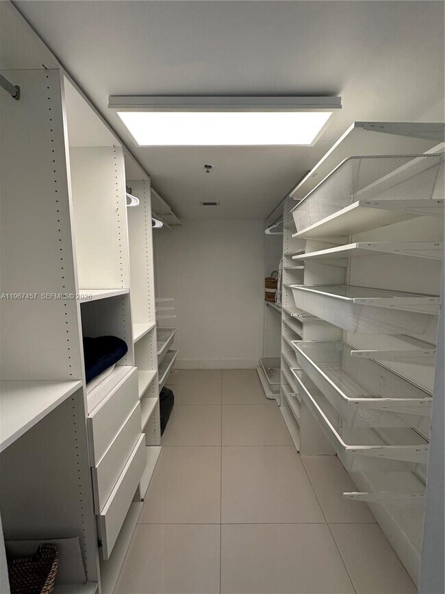 Building Photo - 1200 Brickell Bay Dr