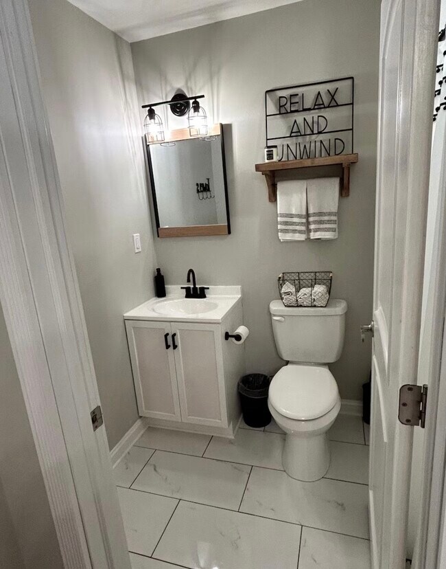 Building Photo - 225 Snow Shoe Ln