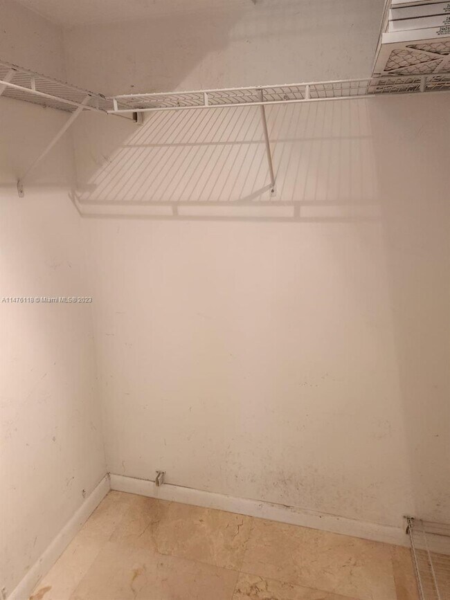 Building Photo - 20355 NE 34th Ct