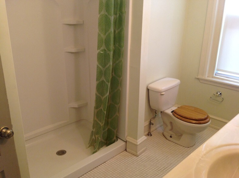 Building Photo - 223 Buckingham Pl