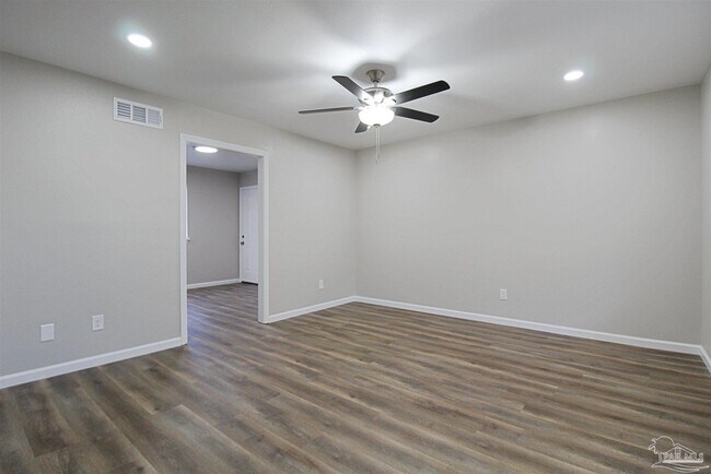 Building Photo - 9615 Sandpiper St