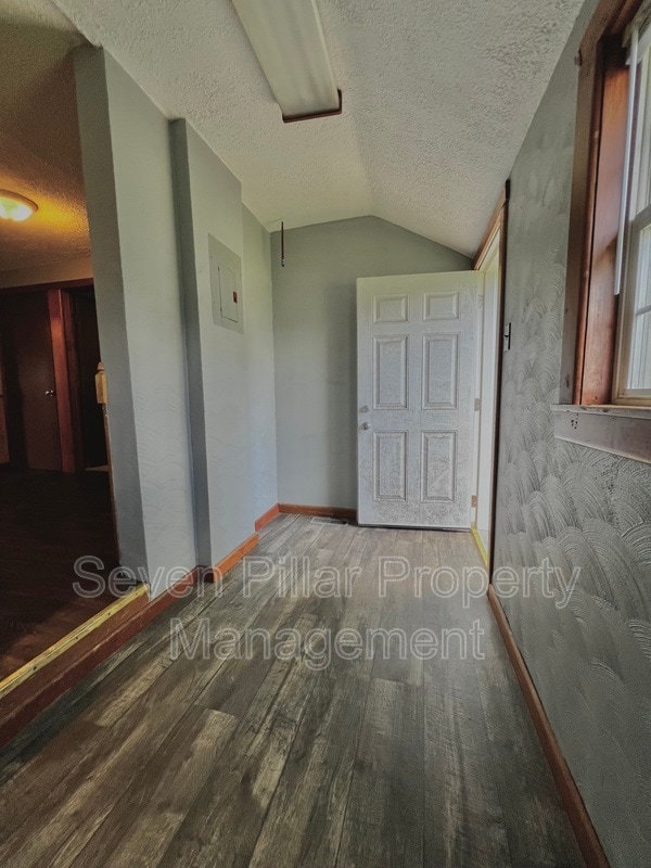 Building Photo - 504 Martin St