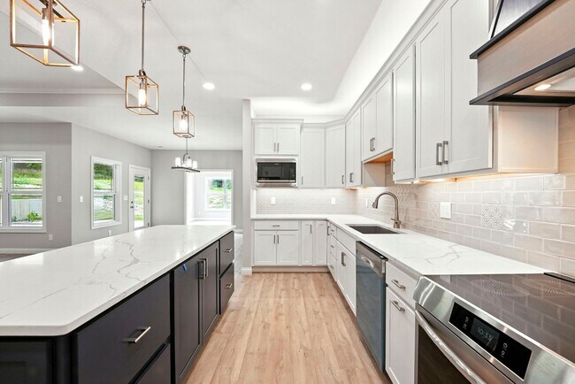 Building Photo - 80 Lane 520 Lake James