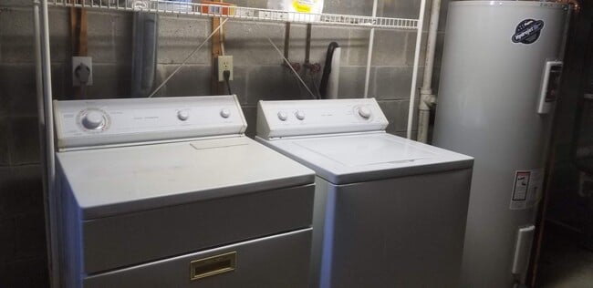 Building Photo - 2BR/1.1BA Townhouse in Newark!