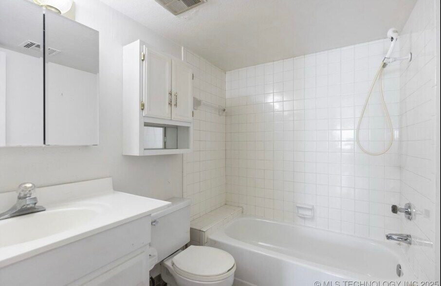 Building Photo - 1802 E 66th Pl