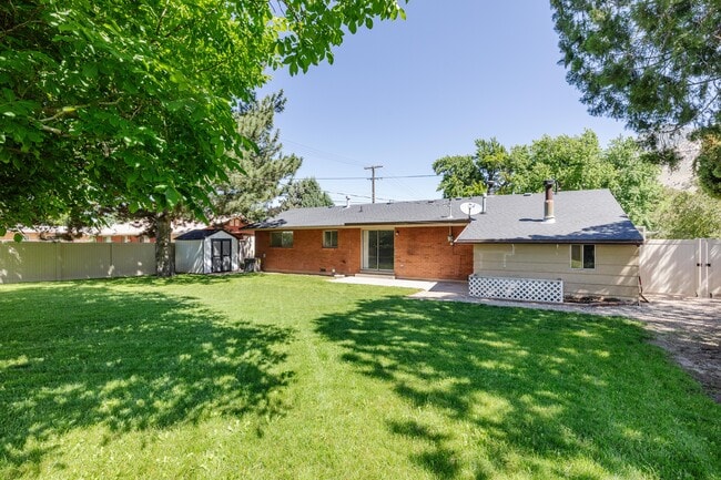 Building Photo - 564 E 700 N