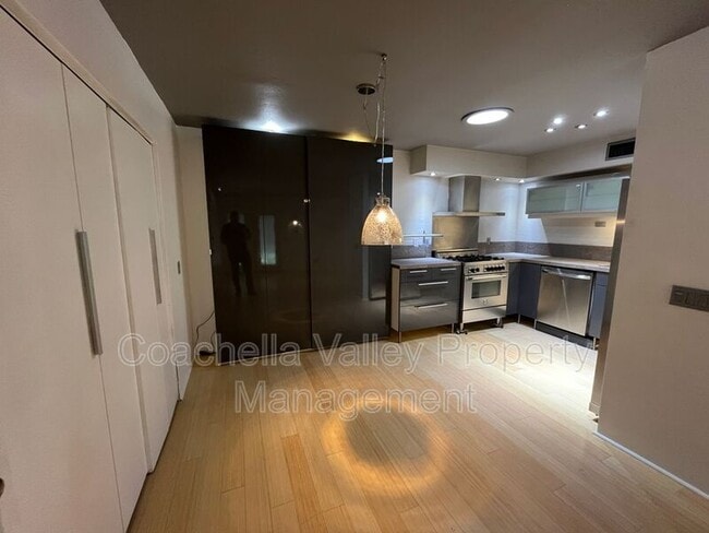 Building Photo - 2961 Sunflower Cir W