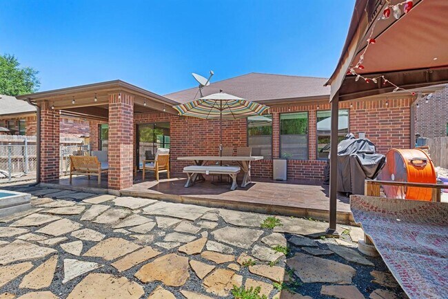 Building Photo - 14224 Lake Victor Dr