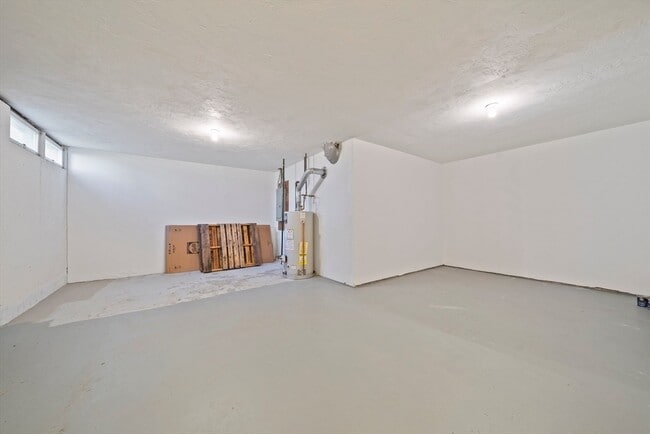 Building Photo - 600 County St