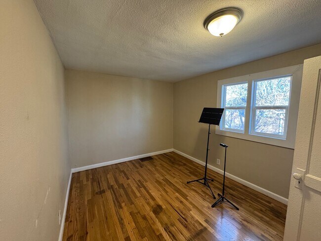 Building Photo - 830 31st Ave