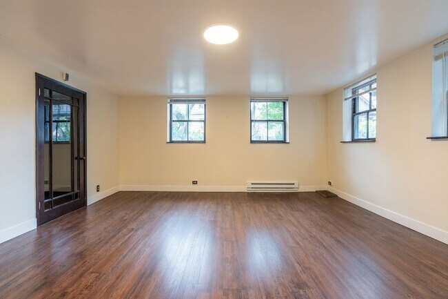 Interior Photo - 302 10th Ave. East