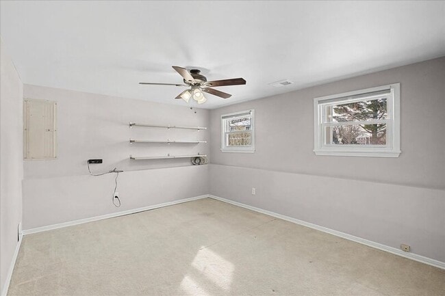 Building Photo - 5 Knollwood Dr